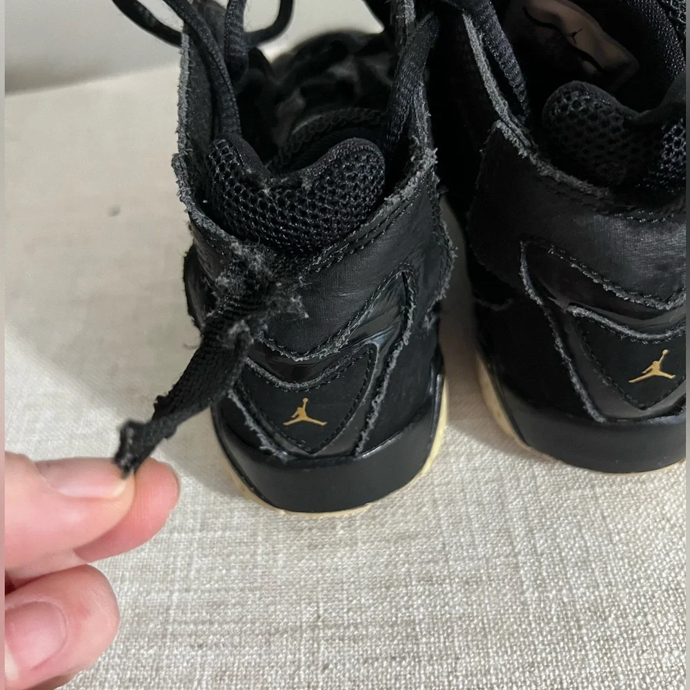 ✨Nike‎ Jordan True Flight youth size 3 Black and gold.